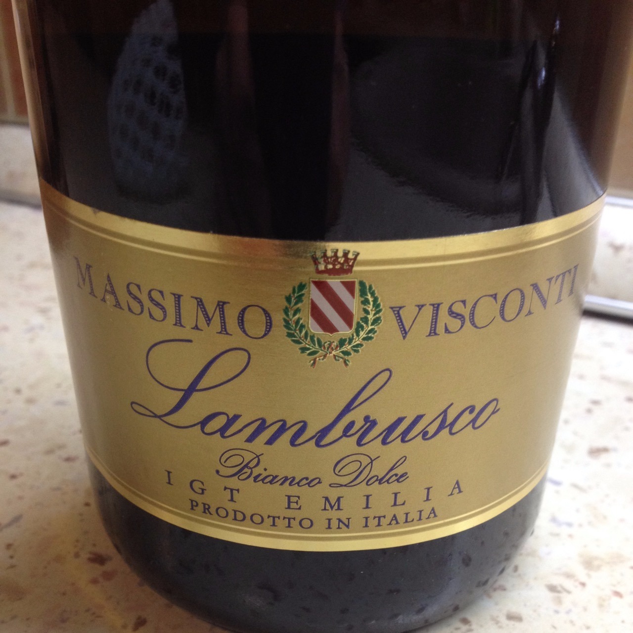 Lambrusco dolce цена. Вино Массимо Висконти Ламбруско. Ламбруско IGT Emilia Bianco.